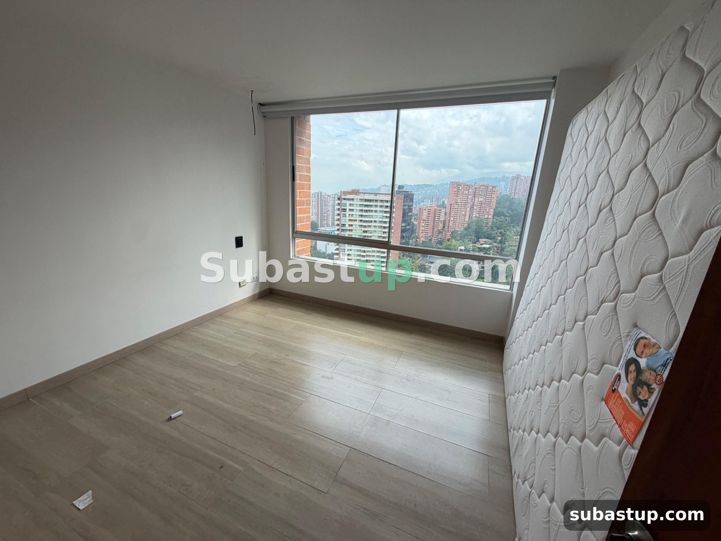 Habitación 2 · Penthouse 208 m² en El Poblado + 3 garajes y 3 depósitos