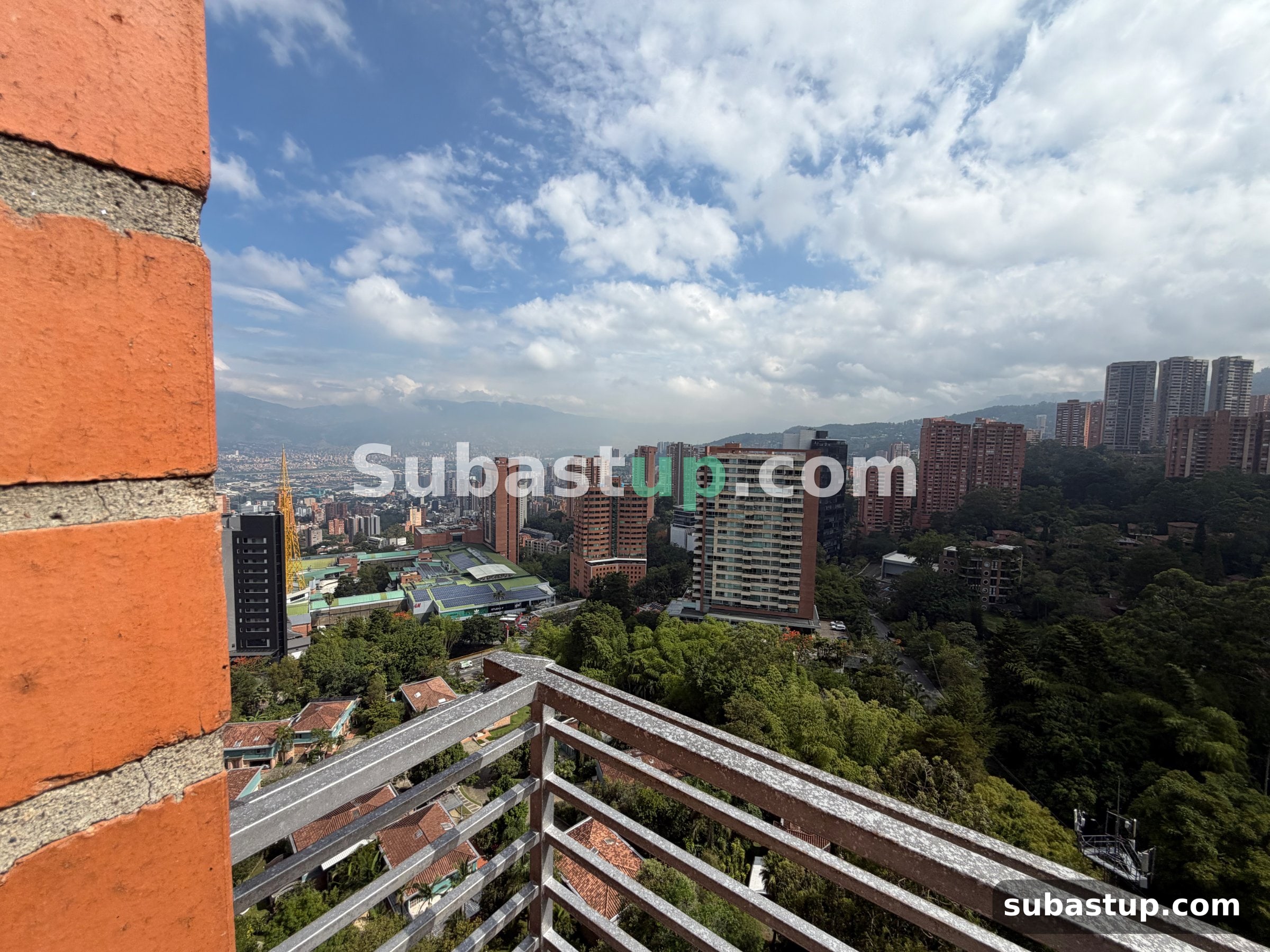 Vista exterior · Penthouse 208 m² en El Poblado + 3 garajes y 3 depósitos