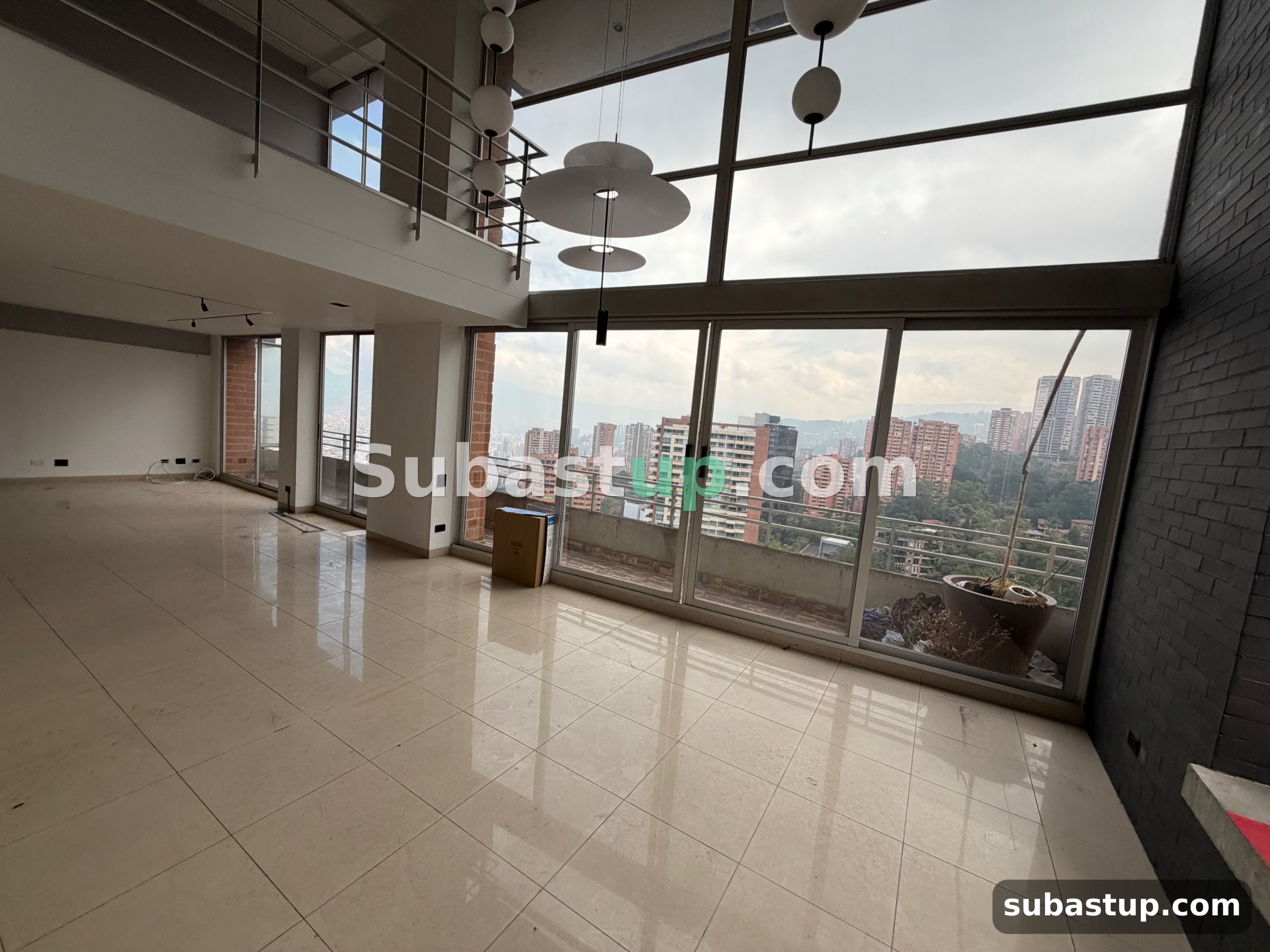 Sala · Penthouse 208 m² en El Poblado + 3 garajes y 3 depósitos