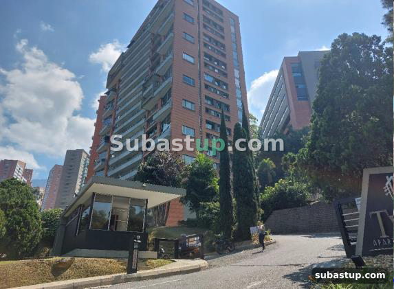 Penthouse 208 m² en El Poblado + 3 garajes y 3 depósitos